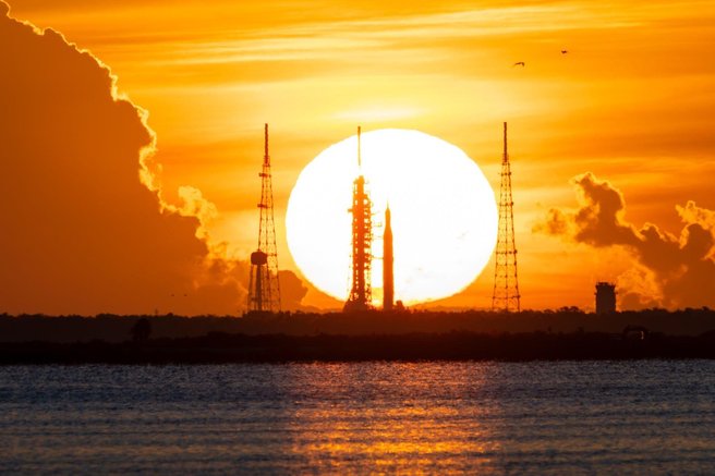 nasa vesolje luna druga luna orbita objekt nebo