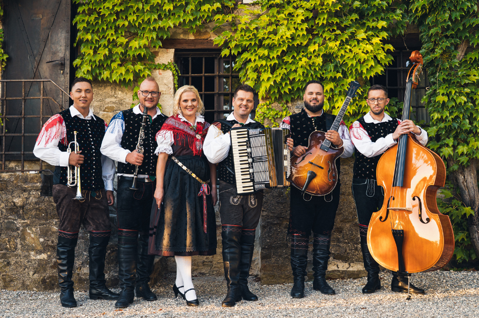 Veseli Svatje združili moči s priznanim slovenskim kitaristom (v videospotu nastopa znan TV-obraz) (foto: Matic Paderšič)