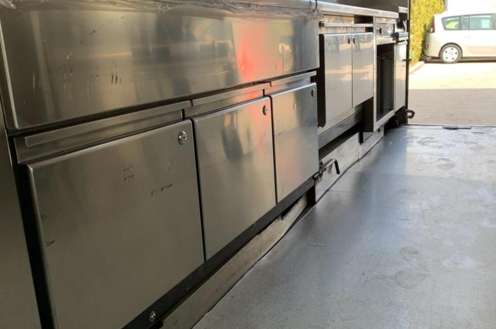 V slovenskem podjetju brez dlake na jeziku spregovorili  o tem, zakaj zapirajo vse poslovalnice – in dvignili ogromno prahu (foto: Facebook/Lars&Sven/posnetek zaslona)