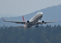 Na Brnik prihaja prva skupina Slovencev z Bližnjega vzhoda: to so vse podrobnosti