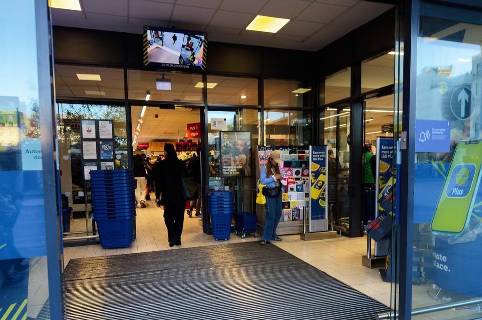 Če bo Lidl to uvedel tudi pri nas, bo revolucija: priljubljeni trgovec uvaja novost, po kateri bo vse drugače (foto: Profimedia)