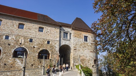 Ljubljanski grad turisti obiskovalci