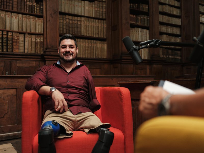 Paralimpijec Darko Đurić nas v podkastu navdiha popelje po poti svojih neverjetnih življenjskih izkušenj (od rejniške družine do svetovnih rekordov)