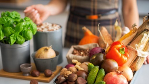 Kako lahko s prehrano v hladnejših dneh ohranimo močan imunski sistem