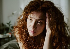 5 navidezno nedolžnih stvari, ki vaše telo držijo v stresu (in zvišujejo kortizol)