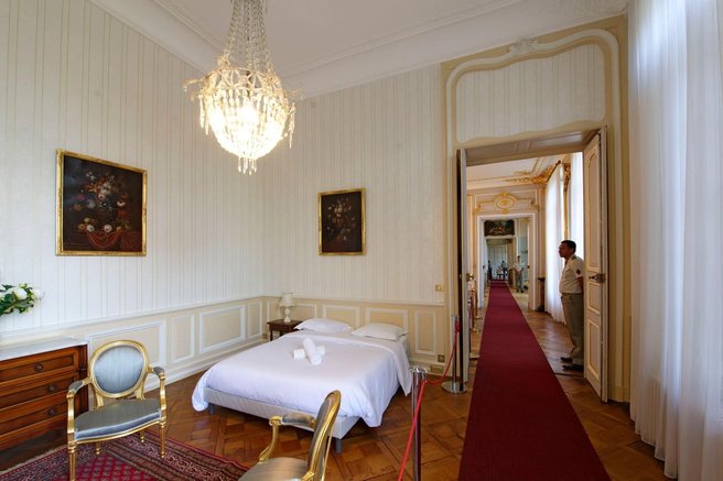 Skrivnost hotelske sobe št. 48: misterij, ki buri duhove še danes