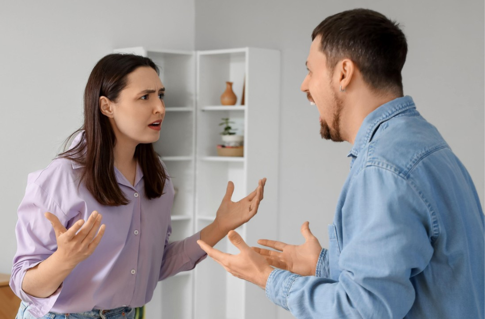 Izdaja v prijateljstvu ali partnerskem odnosu redko pride nenapovedano. Najbolj boli takrat, ko prihaja od osebe, ki ji popolnoma zaupamo. …