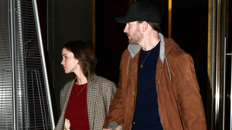 Chris Evans Alba Baptista zakonca starša