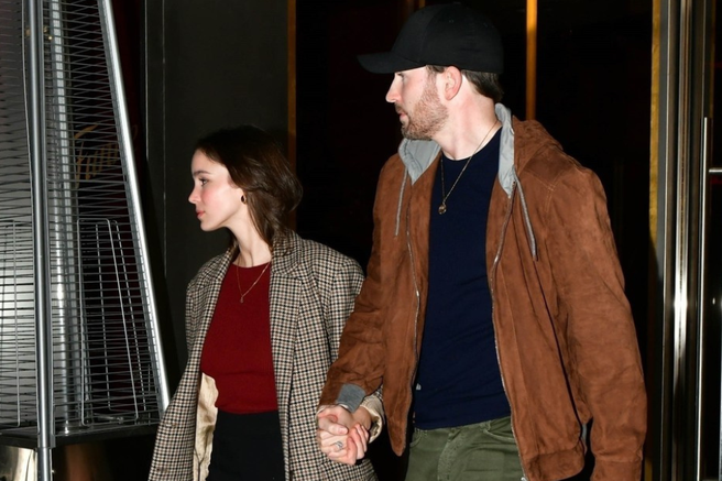 Chris Evans Alba Baptista zakonca starša