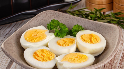 Kako dolgo po kuhanju lahko še uživamo jajca? Tako odgovarjajo strokovnjaki