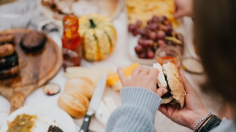 Ta ženska pripravlja najboljši zajtrk na svetu in z le malo truda ga lahko pripravite tudi vi