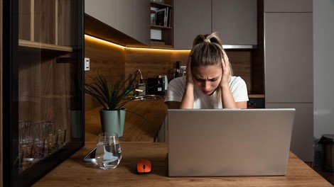 Slovenki zmanjkuje potrpljenja: "Sosed nad mano v stanovanjski hiši vsak dan ob osmih zjutraj ..."