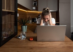 Slovenki zmanjkuje potrpljenja: "Sosed nad mano v stanovanjski hiši vsak dan ob osmih zjutraj ..."