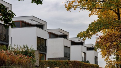 Pokazal je svoje stanovanje v luksuznem kompleksu – in ljudje ne morejo verjeti, kaj se prodaja