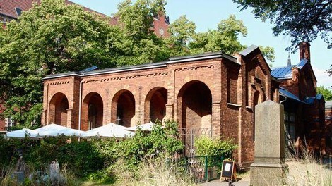 V tem evropskem mestu so vse bolj priljubljene kavarne na mestnih pokopališčih