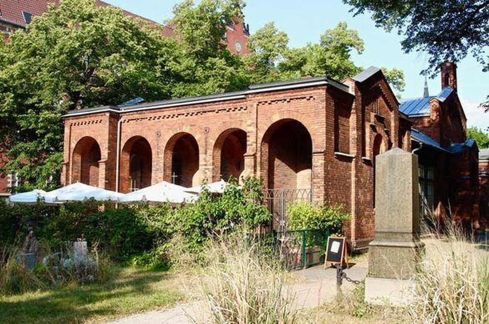 V tem evropskem mestu so vse bolj priljubljene kavarne na mestnih pokopališčih (foto: X/myASDcalls)