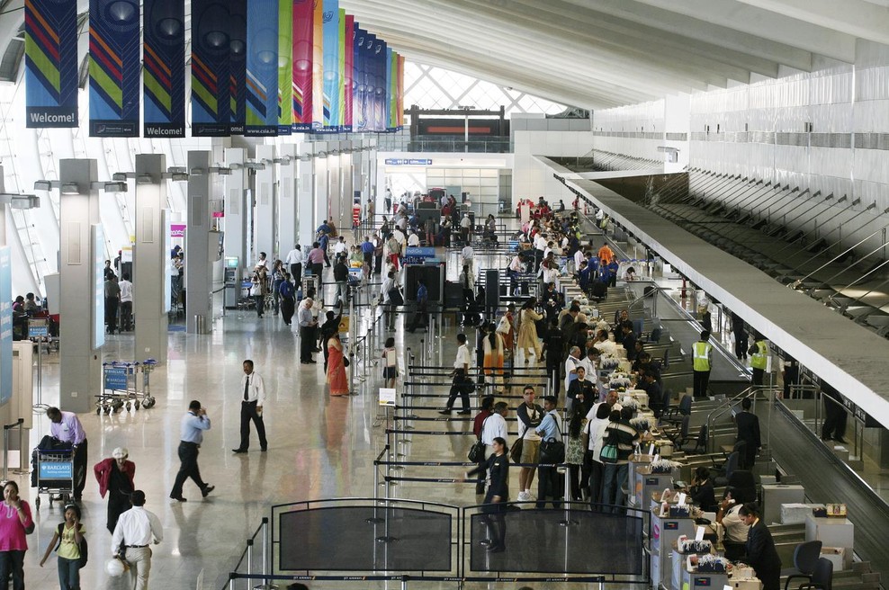 Na letališču aretirali potnika, ki je v prtljagi nosil nekaj nenavadnega (foto: Profimedia)