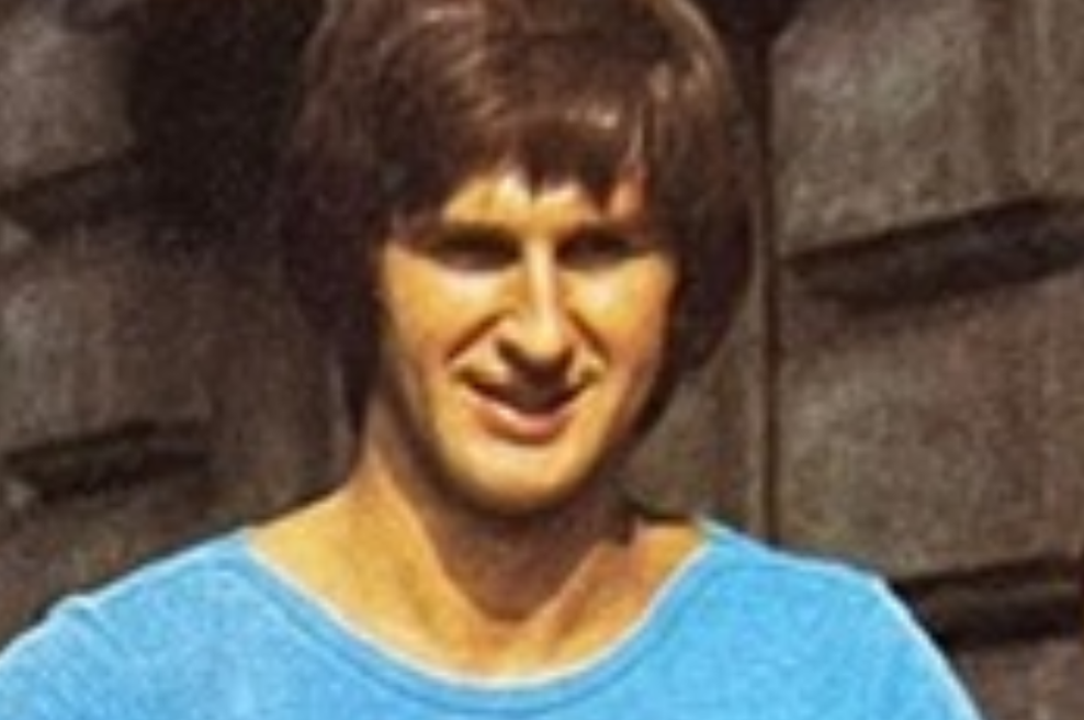 Bi ga prepoznali? Znani slovenski pevec objavil fotografijo, s katero je pred 50 leti krasil svojo prvo naslovnico (foto: Franci Mulec/Facebook/Andrej Šifrer)