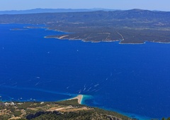 Hrvaška potapljača prisluhnila pripovedi starih ribičev z Jadrana, nato pa na dnu morja našla 80 let star zaklad