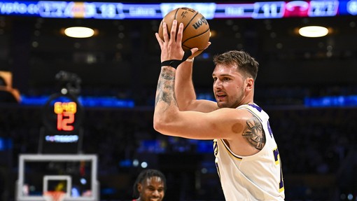 Luka Dončić z izjemno predstavo 'jezernike' popeljal do zmage