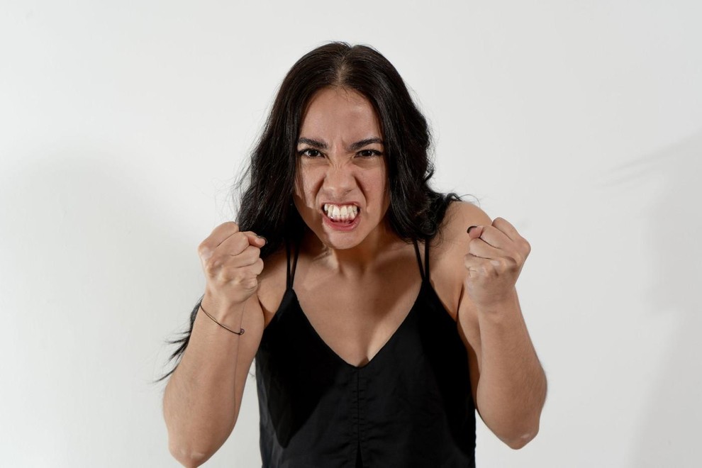 Nekateri ljudje preprosto ne znajo omiliti svojih besed ali dejanj. Njihova iskrenost pogosto preide v brutalnost, sočutje pa jim ni …