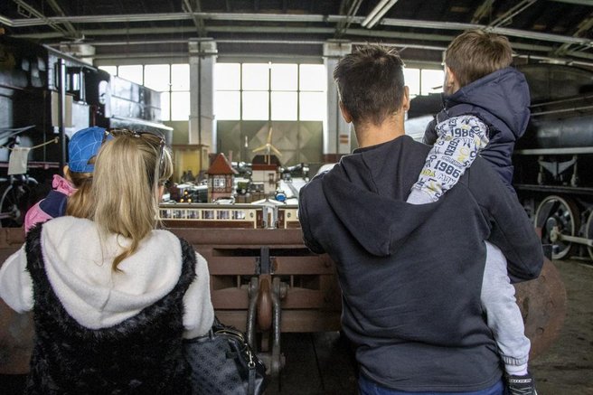 Med paro, spomini in prazničnim vzdušjem: tri čarobna doživetja v Železniškem muzeju