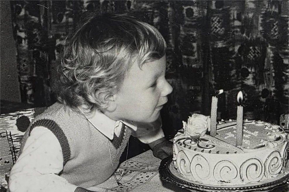 Prepoznate dečka na fotografiji? Danes je eden najbolj znanih Slovencev (foto: Instagram/borutpahor)