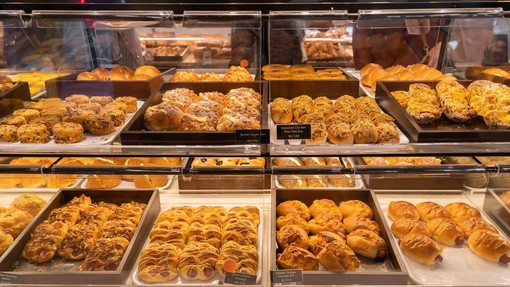 Kdo sploh še kupuje kruh?! V pekarnah po prodaji na vrhu mastna poslastica, tretje mesto pa je osupnilo prav vse