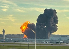 V tragični letalski nesreči umrle najmanj štiri osebe, več je ranjenih