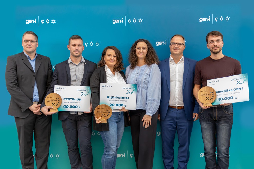 Sandi Kavalič, član uprave GEN-I; dr. Jure Tičar, Jamarski klub Novo mesto; Barbara Simonič, Ljubljanska kolesarska mreža; Petra Kralj Ivančič, vodja projekta trajnostnega razpisa v GEN-I; Maks Helbl, predsednik uprave GEN-I; Timotej Lemut, Zavod BETA (foto: GEN-I)