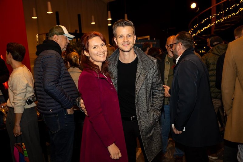 Premiera komedija Sam prjatla Melani Mekicar Žan Papič