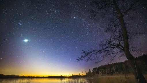 Okoli Zemlje kroži skrivnosten predmet: sprva mislili, da je asteroid, ko so pogledali še enkrat, jih je spreletel srh