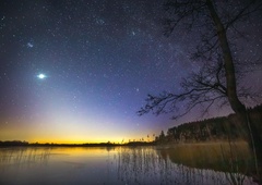 Okoli Zemlje kroži skrivnosten predmet: sprva mislili, da je asteroid, ko so pogledali še enkrat, jih je spreletel srh