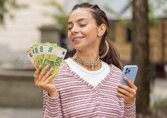 Te 3 astro znake v začetku leta 2026 čaka finančni razcvet: denar se bo kar "lepil" nanje