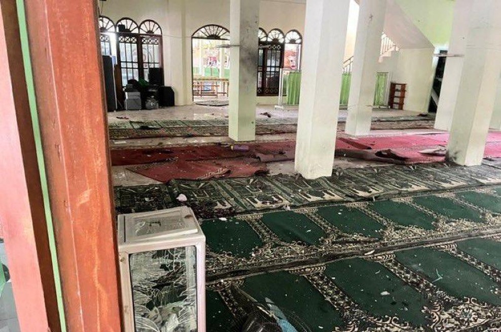 Eksplozija v mošeji: poškodovanih najmanj 54 ljudi (foto: X/Topi1465795)