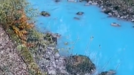 Potok Sopota se je nenadoma obarval modro: odkrili so, kaj je šlo narobe