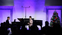 Praznična glasbena pravljica: prisluhnite božičnim melodijam mladih talentov