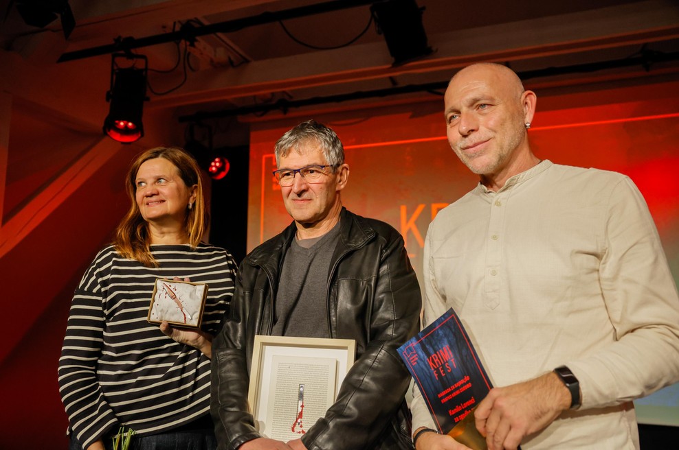 Mojca Širok, Avgust Demšar in Kamilo Lorenci, ki je na festivalu prejel nagrado za najboljšo krimi kratko zgodbo. (foto: Žiga Živulovič jr./Bobo)