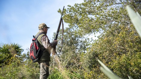 lovec gozd zajec lov clovek policija nesreca hrvaska