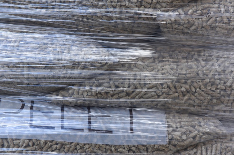 Več Slovencev zaupalo goljufivemu podjetju in tik pred zimo ostalo brez lesnih peletov za ogrevanje (foto: Žiga Živulović jr./Bobo)