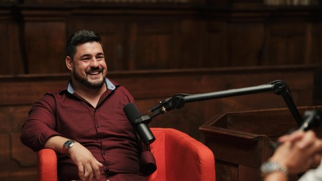 Darko Đurić v podkastu navdiha spregovoril tudi o odnosu družbe, predsodkih in zakaj mu lahko rečemo samo – Darko