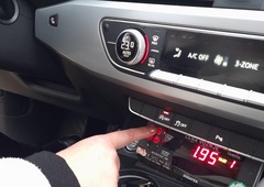 Ljubljanska taksistka Maja iskreno o trenutkih, ki vzbujajo srh: "Takrat sem pomislila: bogsigavedi, kaj me čaka, ko se pripeljeva na cilj"