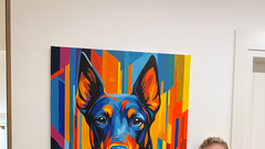 Zelo rada slika živali, saj imajo posebno energijo.