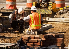 Delavci med gradnjo ceste nenadoma v šoku odvrgli orodja: nihče ni mogel verjeti, kaj je bilo zakopano v zemljo