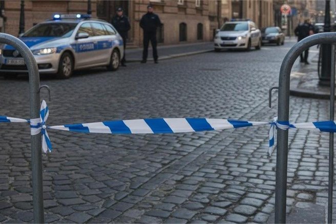 Tragedija blizu slovenske meje: mama prerezala vrat 9-letnemu sinu