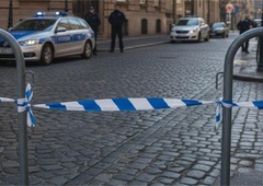 Tragedija blizu slovenske meje: mama prerezala vrat 9-letnemu sinu