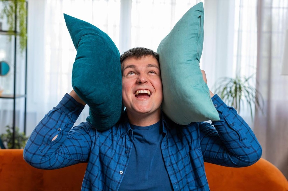 Ko tanke stene rahljajo živce: Slovenec povsem obupan zaradi početja najstnice v bloku (foto: Profimedia)