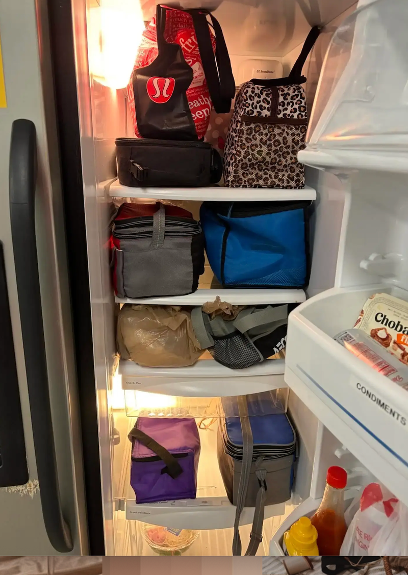 Ženska ni več mogla zadrževati frustracij – kar sodelavci odlagajo v služben hladilnik, presega vse meje