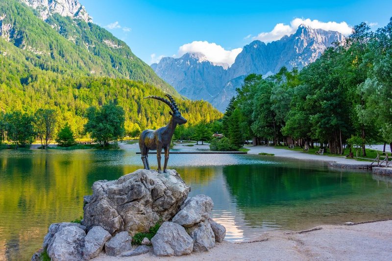 Kranjska gora Jasna jezero zlatorog kipec