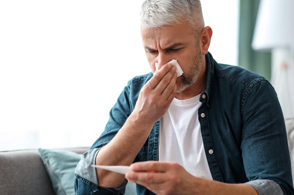 4. Težko in plitko dihanje Oboleli s pljučnico pogosto občutijo, kot da ne morejo vdihniti do konca. Dihanje postane hitro, …